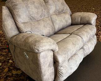 Slumberland's Electric double recliner love seat; one year old - LIKE NEW - MAKE ME YOUR BEST OFFER ON SATURDAY - 8 - N00N!!! IT IS LIKE NEW