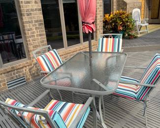 Outdoor table and 4 chairs