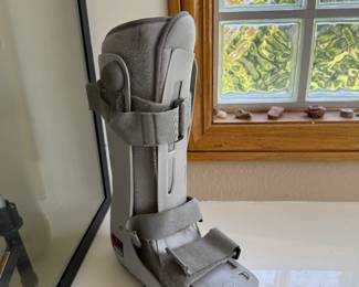 Ankle boot for left leg - size 7-9