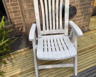 Outdoor lawn chair