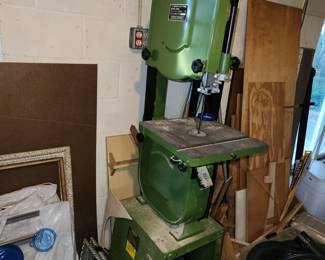 Central Machinery 14" standing band saw
