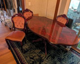 Beautiful table with 6 chairs