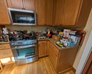 Kitchen gadgets, cast iron, serving ware