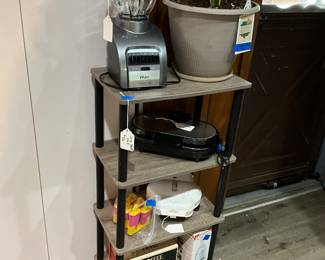 Lots of kitchen items