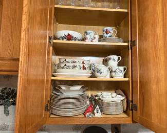 . . . nice holiday dish set