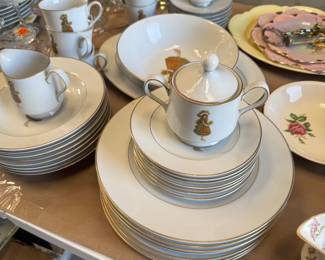 Holly Hobby Dishes