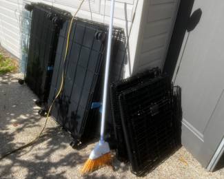 Collapsible pet kennels