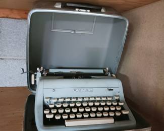 Vintage Royal manual typewriter