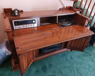 Vintage console stereo cabinet Magnavox