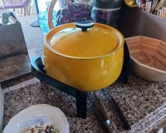 Vintage 1970s fondue set