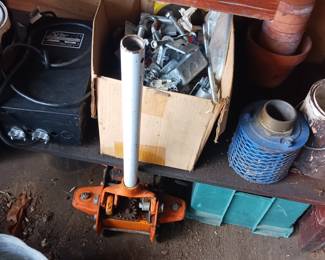 Heavy duty floor jack