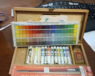 Portable paint set