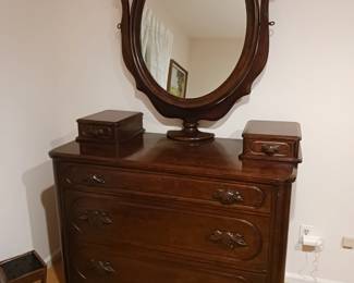 Antique dresser with tilt mirror