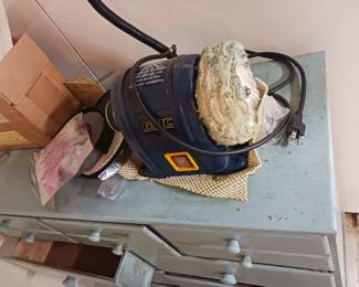 Bench grinder