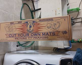 Picture frame mat cutter