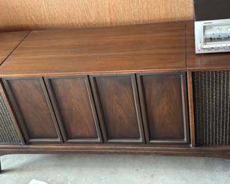 Sears Silvertone Stereo, Works