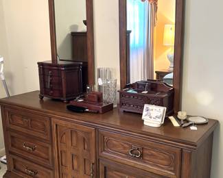 Basset Triple Dresser