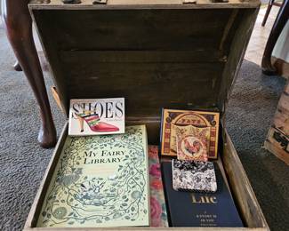 Wooden box / trunk