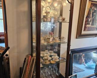 Curio / China cabinet