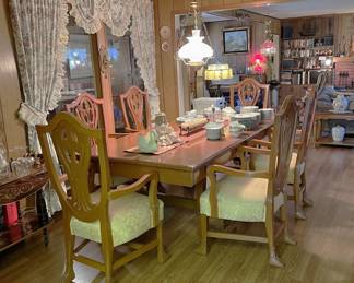 Here are the six dining chairs around the dining table.