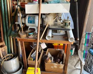 On this workbench you can see another scroll saw and the bench grinder.