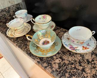 Tea Cups & Saucers 