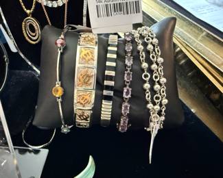 Bracelets 
