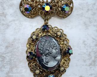 Estate Find! Cameo Costume Brooch / Pin