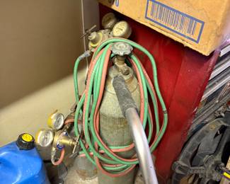 Welding tanks