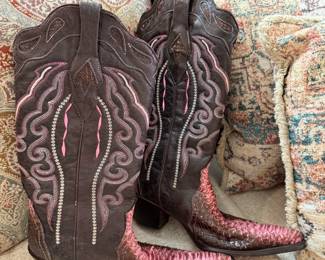 Gorgeous snakeskin boots
