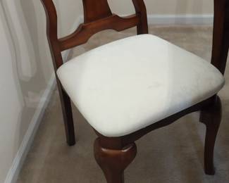 VERY NICE MAHOGANY DINING ROOM TABLE WITH 6 CHAIRS