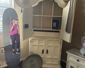 Queen sized bedroom set