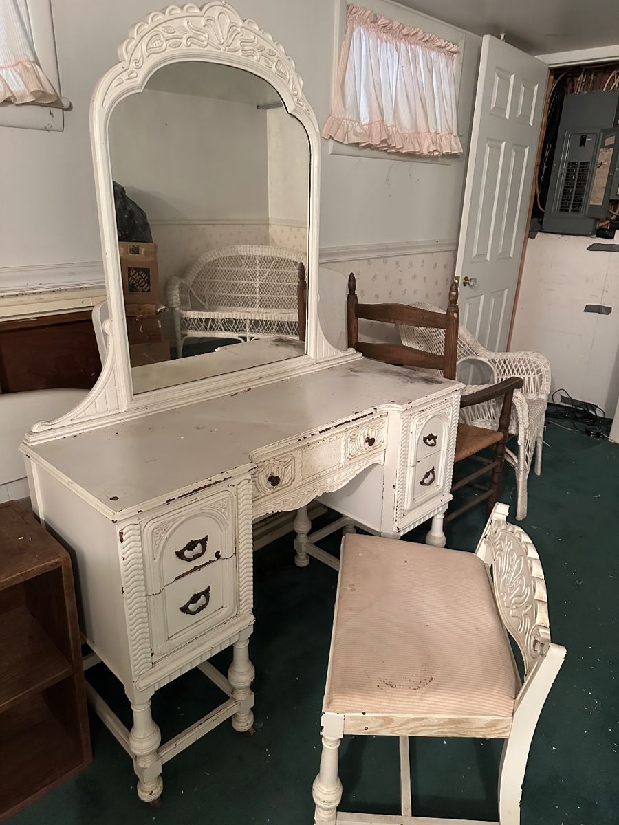 Adorable vanity and chair.