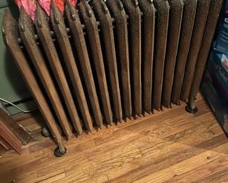 Cast iron radiator 