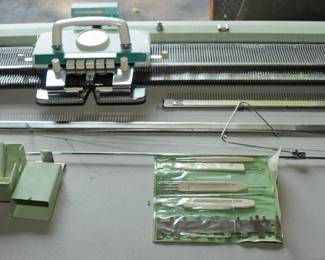 BROTHER KNITTING MACHINE NEW IN BOX
