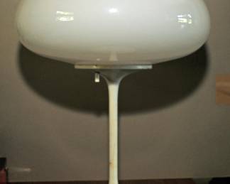 MID-CENTURY LAUREL TABLE LAMP