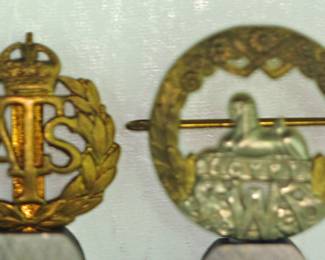 WWII BRITISH UNIFORM INSIGNIAS