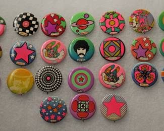 RARE COLLECTION OF PETER MAX PIN BACK BUTTONS