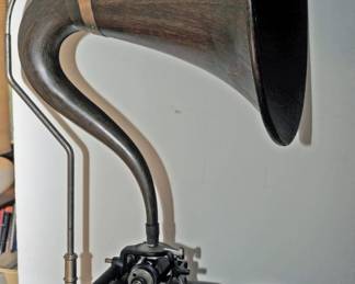 EDISON 1909 HOME CYLINDER PHONOGRAPH W/LARGE CYGNET HORN & CRANE STAND