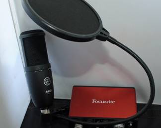 AKG p120 MIC & FOCUSRITE SCARLETT SOLO