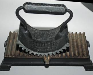 ANTIQUE CAST IRON ROCKING FLUTER WITH HEATING STONE IN BASE