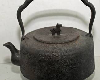 ANTIQUE CHINESE TEA POT WITH EMBOSSED FLORAL SIDES AND FOO DOG FINIAL