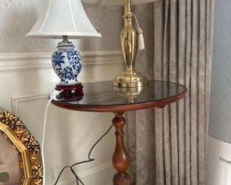 Bombay round side table & Stiffel lamp