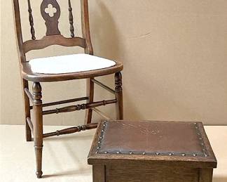 Colonial Post Chair With Footrest 