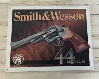 Smith & Wesson .44 Magnum Metal Sign – Vintage Style Wall Decor, 16”x12”