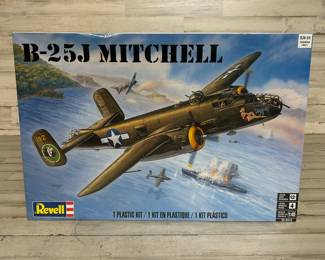 Revell 1:48 Scale B-25J Mitchell WWII Bomber Plastic Model Kit #85-5512 Sealed