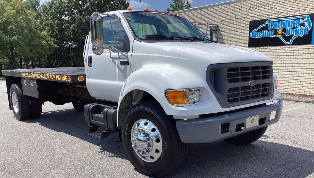 2002 Ford F-650 XL VIN: 3fdnf65852ma28779 Miles: 82,446 Engine: 5.9L CUMMINS DIESEL Color: WHITE 2002 FORD SUPER DUTY F-650 REGULAR CAB XL FLATBED w 5.9L CUMMINS DIESEL ENGINE, 24 VALVE, GVWR 26,000lbs, STRAIGHT FRAME, TIRES ARE 90% w TREAD, AIR CONDITIONER NEEDS CHARGING, FUEL GAUGE NEEDS REPAIR