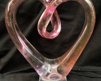 ART GLASS MULBERRY HEART FIGURINE, 8in H