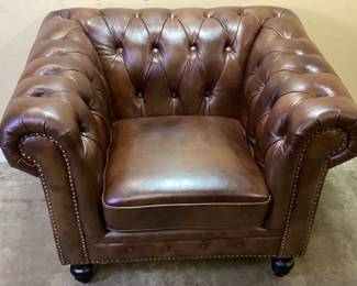 ABBYSON GRAND CHESTERFIELD BROWN TOP GRAIN LEATHER ARM CHAIR, LIKE NEW CONDITION, NO SHIPPING PICKUP ONLY