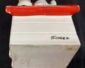  1970 UNITED FEATURE SYNDICATE SNOOPY DOGHOUSE SCHULZ
